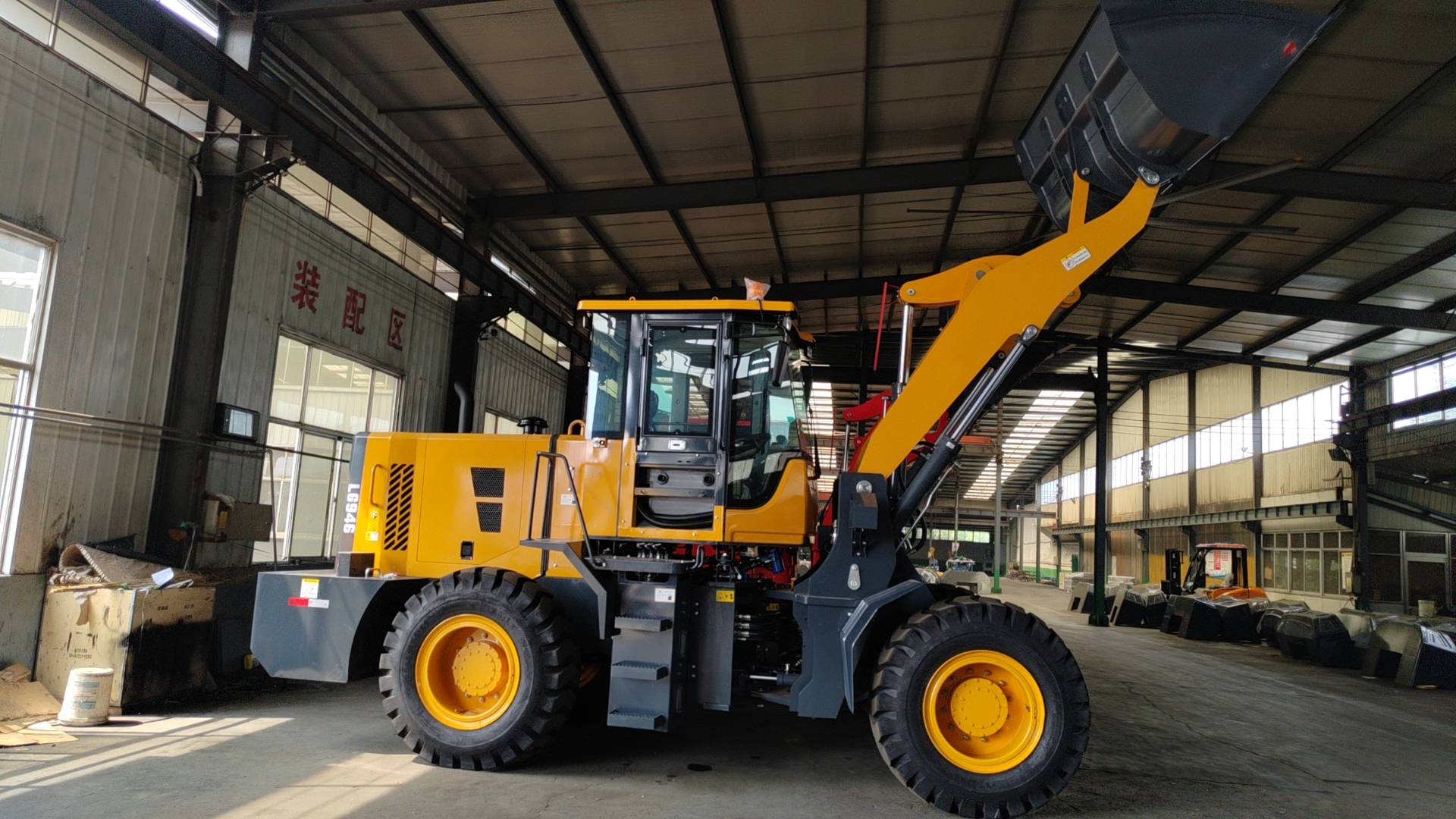 SMALL WHEEL LOADERS—HI946